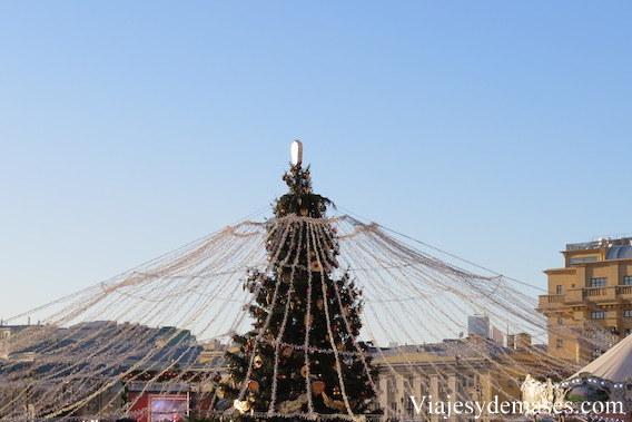 Árbol de Navidad cerca de la Plaza Roja.